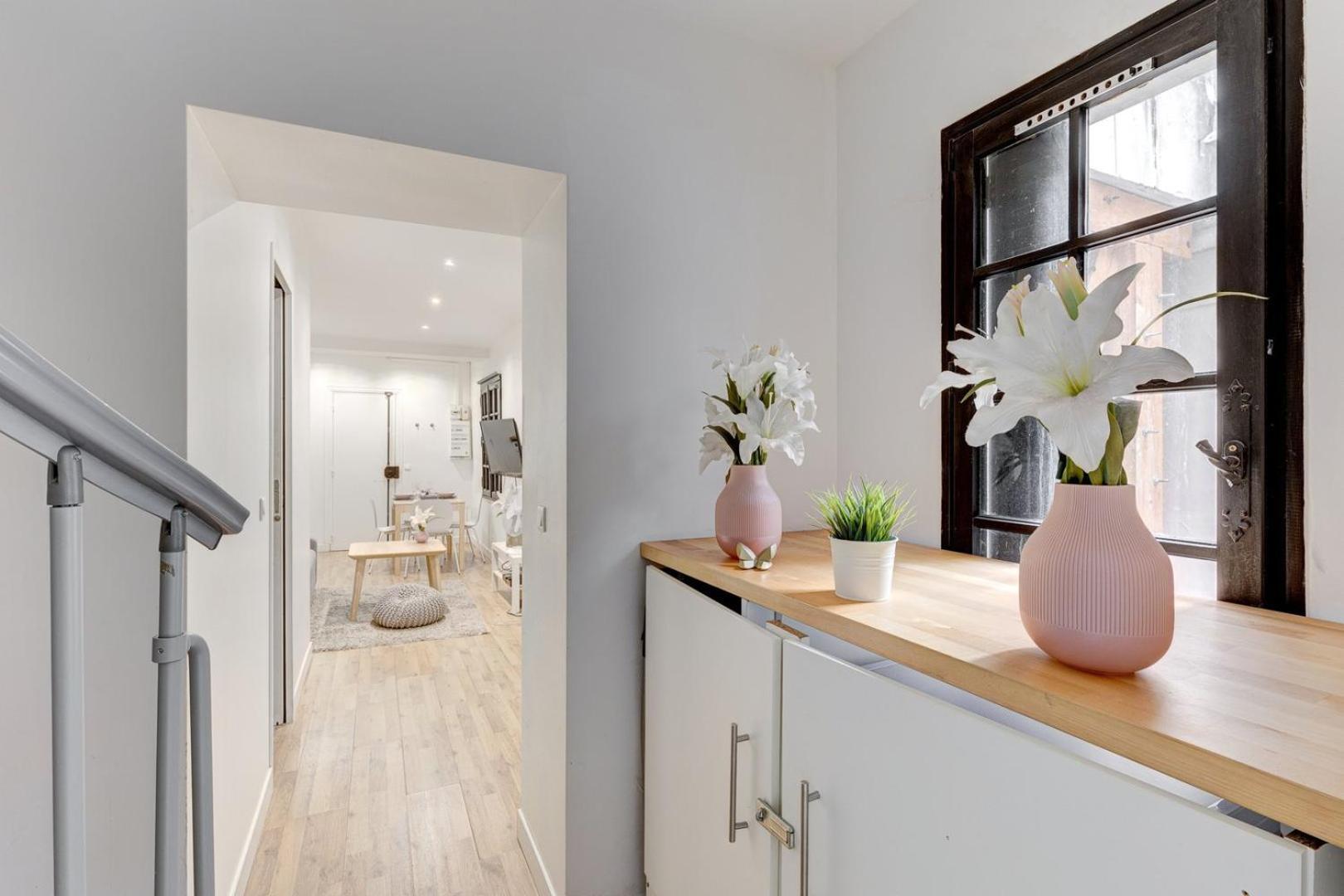 251 Foy - Superb In Paris